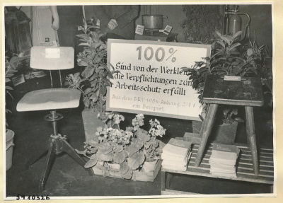 Arbeitsschutzausstellung im HF-Speisesaal 10, Foto 1954