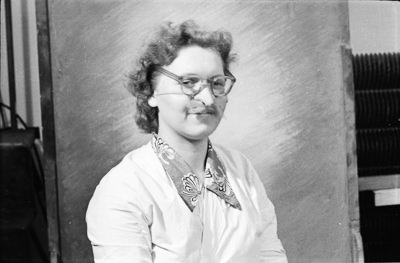 Portrait Frau mit Gummi-Nase, Foto 1955