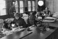 Blick in die Schneiderei des WF, 1957.