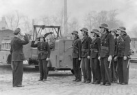 Appell beim Betriebsschutz, Foto für eine Arbeitsschutzausstellung, November 1954.