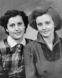 Zwei als "Frauen der Woche" ausgezeichnete Mitarbeiterinnen, Dezember 1953.