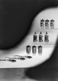 Arrangement mit 12 Kaltkatoden-Relaisröhren vom Typ Z865W, Z862E, Z860X und Z660V, Januar 1968.