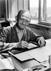 Otto Kuschel, seit 1945 im Werk, Meister in der Wendelfertigung, am Arbeitsplatz, Juni 1960.