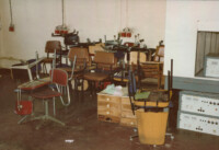 Zusammengeräumte Büromöbel zum Ende des WF, um 1993, Foto © Winfried Müller,