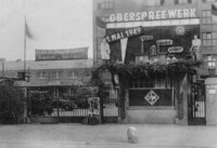 Einfahrt zum Werk, Foto 1949.