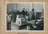 Materiallager, S.51 des Fotoalbums "Labor, Konstruktions- und Versuchswerk Oberspree" mit 52 Fotos mit russischer Beschriftung, Frühjahr 1946.