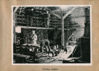 Rohstofflager, S.52 des Fotoalbums "Labor, Konstruktions- und Versuchswerk Oberspree" mit 52 Fotos mit russischer Beschriftung, Frühjahr 1946.